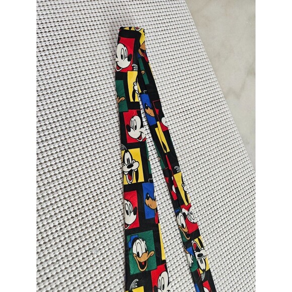 Vintage Disney Men's Tie Featuring Classic Characters, 3.5 x 60 Inches - Picture 3 of 5